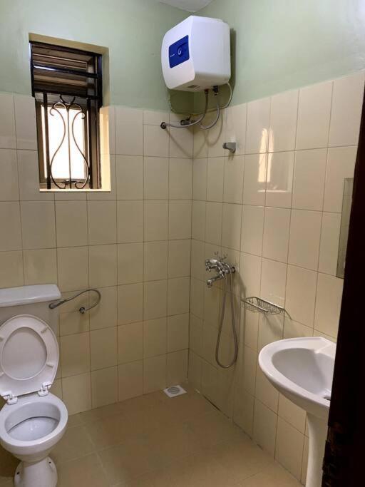 Cozy 2-Bedroom Apartment Within City Limits. Kampala Exterior foto